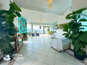 Casa com piscina e vista para o mar em Ilhabela